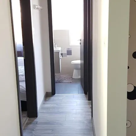 Apartament Li-do Vendeghaz