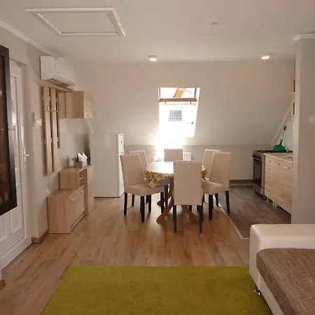 Apartament Li-do Vendeghaz *